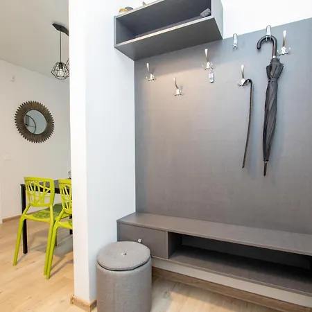 Sunny Pines Apartament